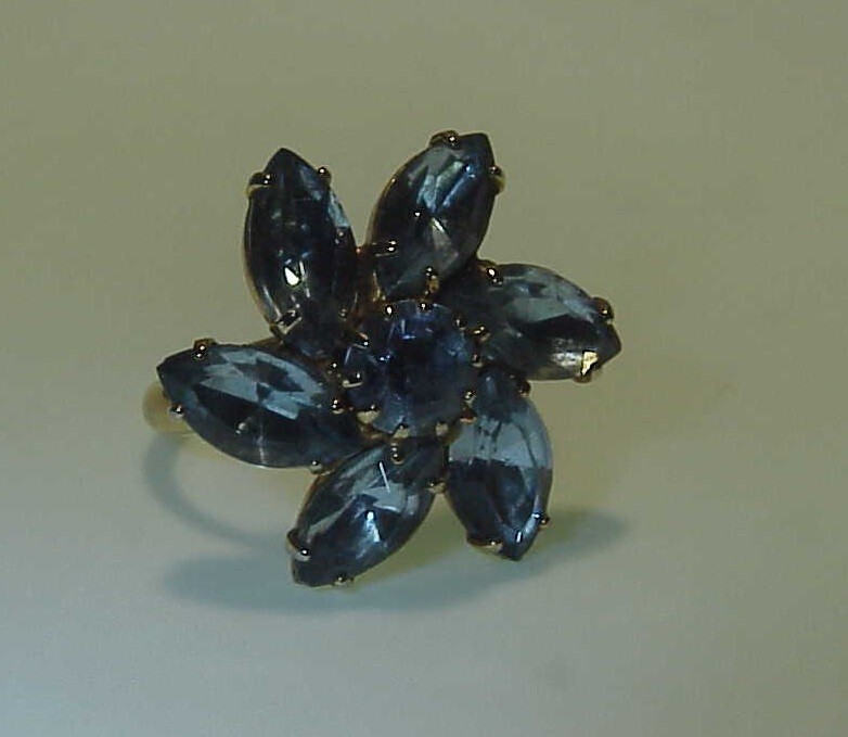 Ladies Cocktail Statement Ring Large Goldtone 7 B… - image 6