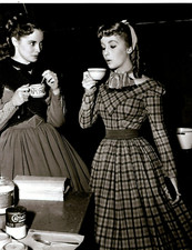 8x10 B&W PHOTO of JANET LEIGH & ELIZABETH TAYLOR in the 1949 Film 'LITTLE WOMEN'