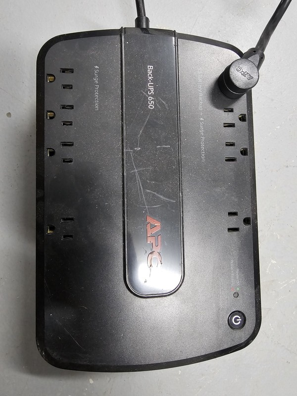 APC Back-UPS 650 BE650G1-LM 650VA 8-Outlet UPS — Used Tested