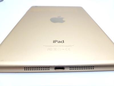 Apple iPad Mini 3 (A1599) 64GB, 7.9