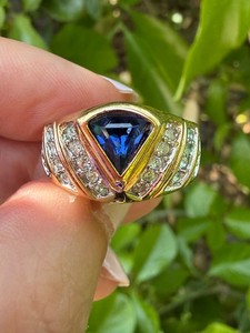 Authentic VINTAGE 18K YELLOW GOLD PLATED TRIANGLE CUT BLUE CLEAR PASTE GLASS STONES RING