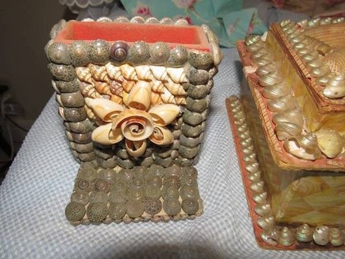 PAIR OF HANDMADE ANTIQUE SAILOR'S VALENTINE SEA SHELL ART BOXES & PENCIL HOLDER - Picture 9 of 12