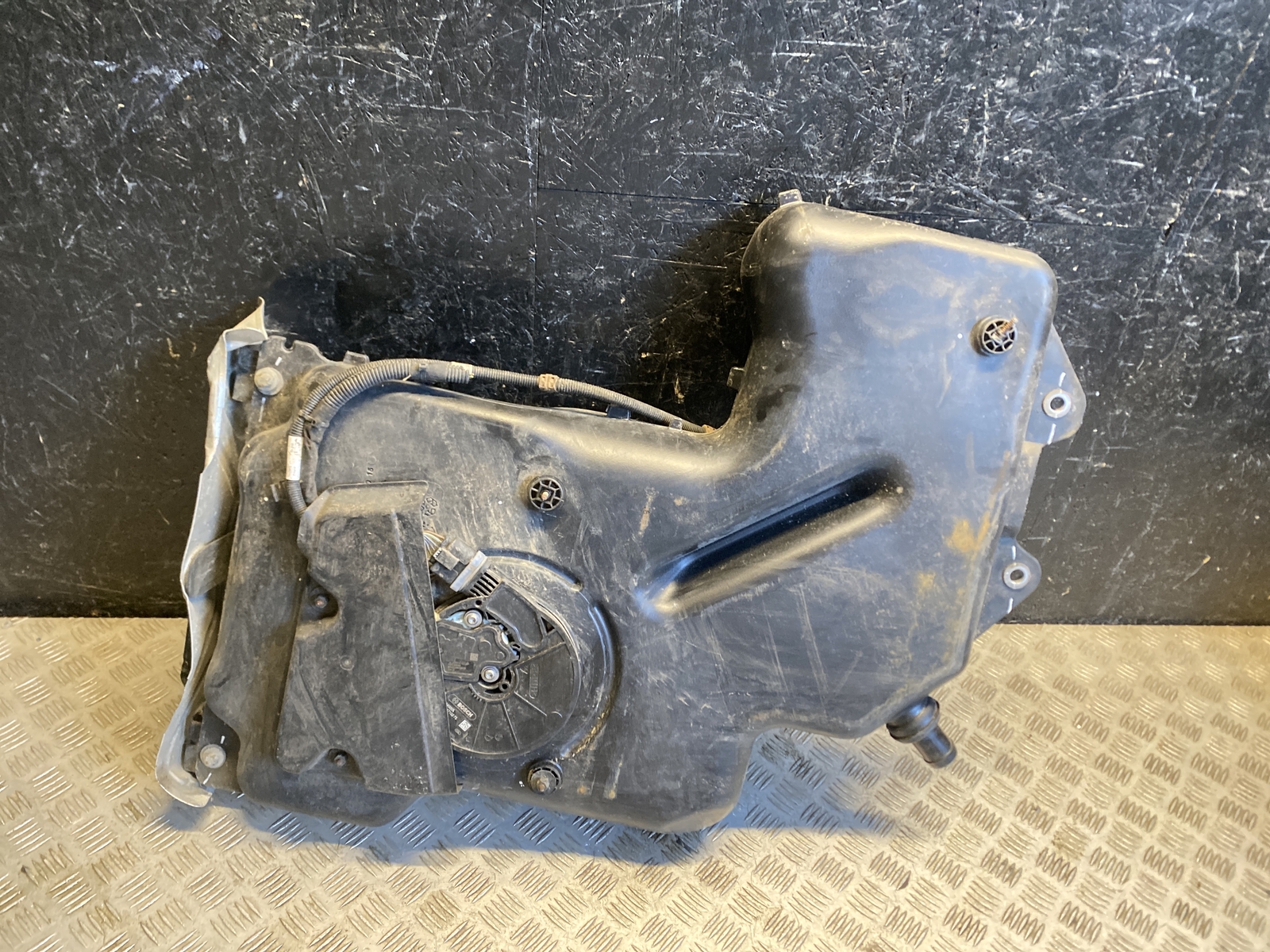 Adblue Tank Mercedes-Benz VITO Kasten 2019 A4474700015 online 