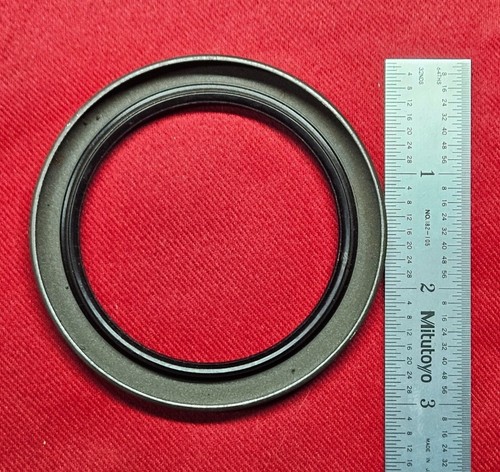 CR 23046 Oil Seal, 2.313" Shaft, 3.061" OD, 0.313" W, CRW1, USA Made - NEW - Picture 2 of 3