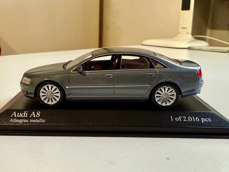 MINICHAMPS 400011800 AUDI A8 2002 GRIGIO MET. 1/43 - Immagine 2 di 4