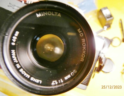 Appareil photo argentique Minolta XG9 avec objectif MD ROKKOR 50 mm 1,7