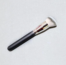 MAC 170 Rounded Slant Brush brand new for foundation face makeup powder