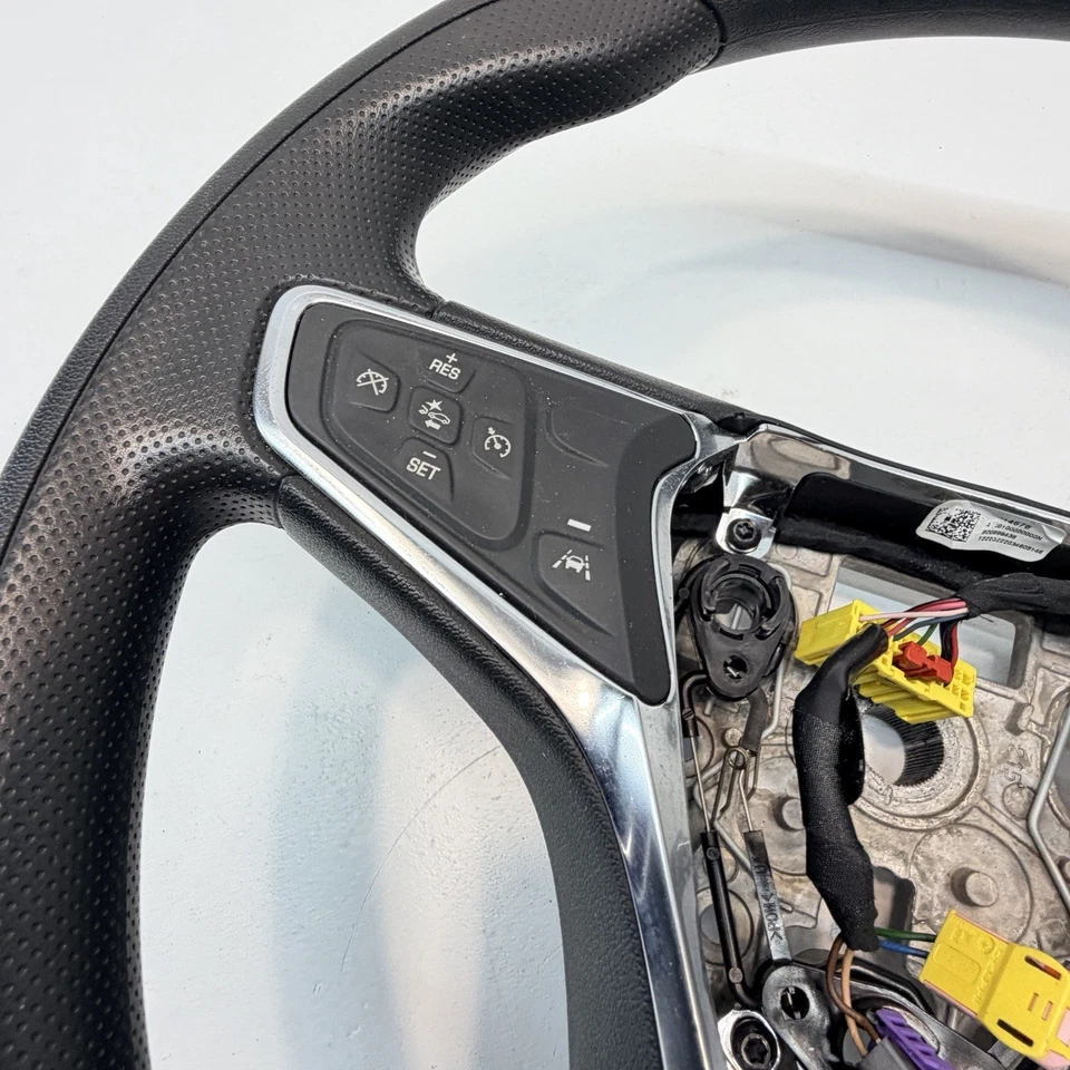Volante del conductor Chevrolet Malibu 2016-2024 con interruptores de crucero 84934678 OEM Foto 2 de 4