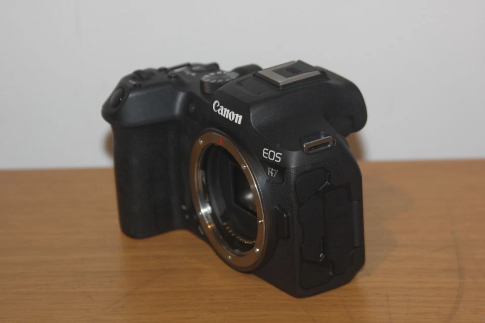 Canon EOS R7 Mirrorless Digital Camera Body - Water Damaged - No reserve !! - Image 2 of 4