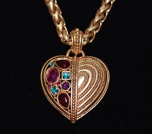 Gorgeous OSCAR DE LA RENTA Rhinestone Studded HEART GOLDTONE NECKLACE - Picture 7 of 11