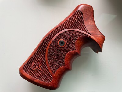 New Hardwood Grip for New Taurus Medium/Large Fame .357 6 Shot; Tau07