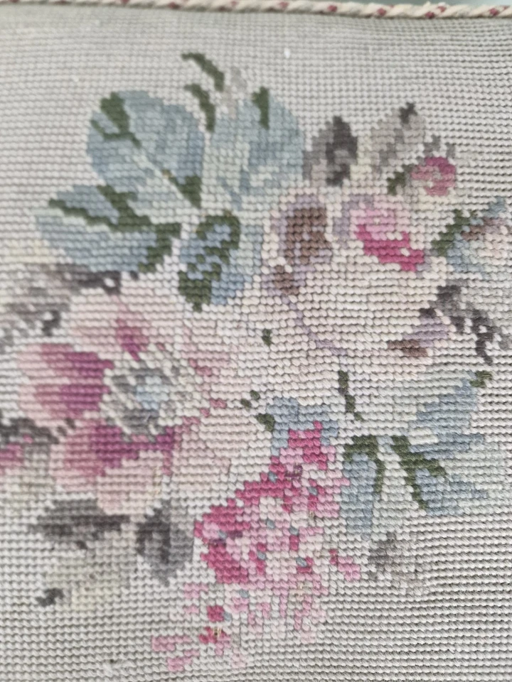 Tapiz de punta de aguja de colección taburete de pie rectangular patas descapotables Foto 4 de 4