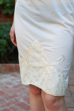 Vintage M 100 Nylon Half Slip Lace Quilting Embellishment Ivory