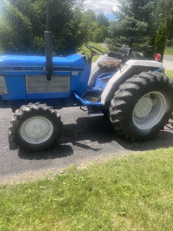 Ford 1920 SSS Industrial Tractor 4 Wheel Drive With Rear Blade