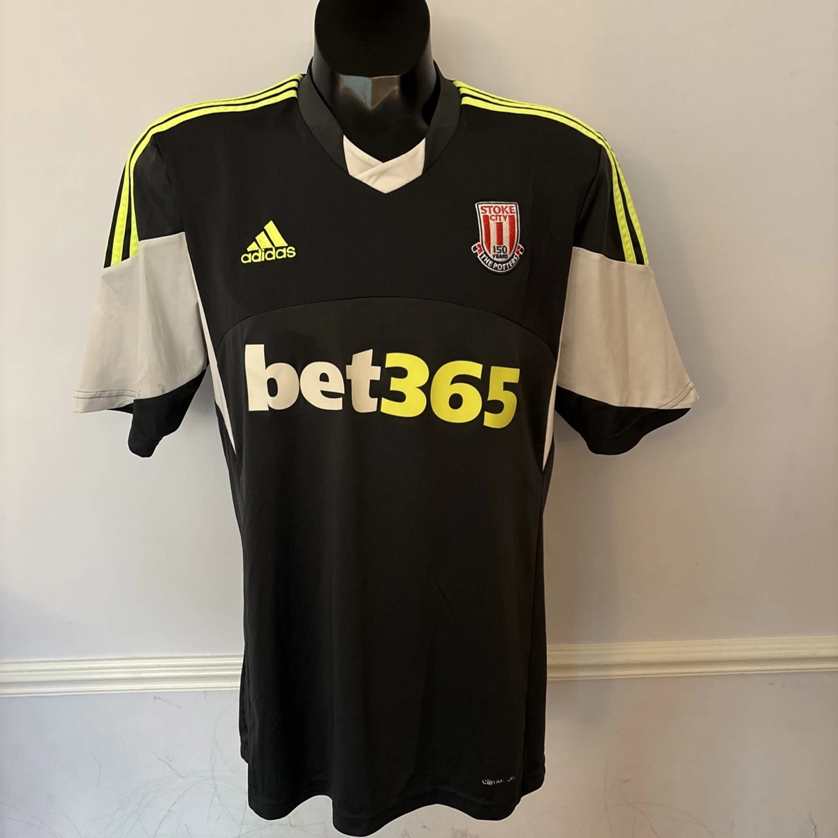 Les maillots domicile, extérieur et troisième de Stoke City pour la
