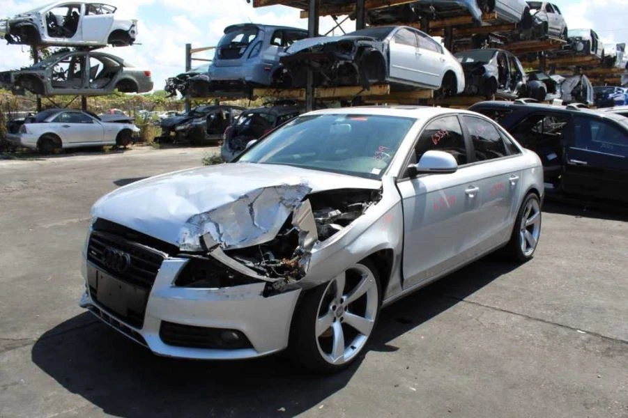 Bote de carbón de vapor de combustible Audi A4 2009 2,0 L CAEB AWD Foto 2 de 4