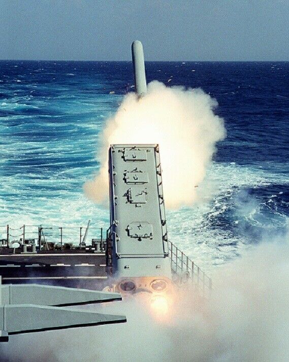 Tomahawk Land-Attack Missile launched USS Mississippi 8x10 Desert Storm Photo 33