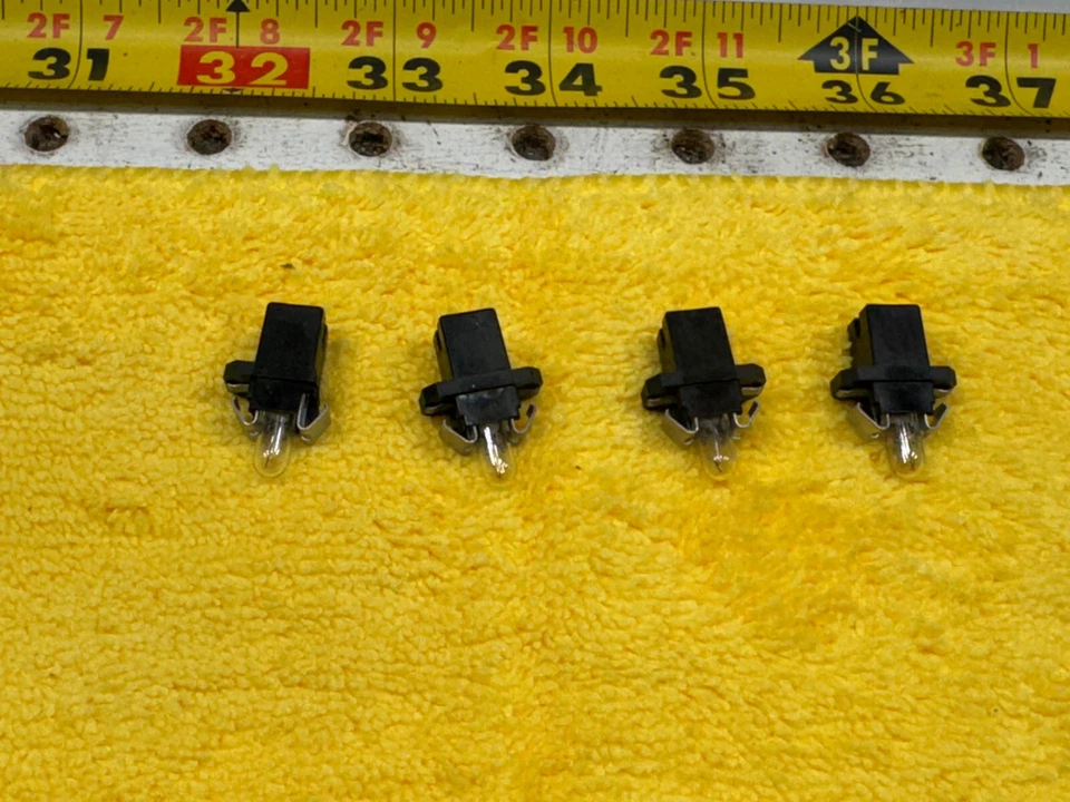 Original BMW 80-83 320i Cluster Pequeño Bombillas Traseras con 4 Enchufes Negro Foto 3 de 4