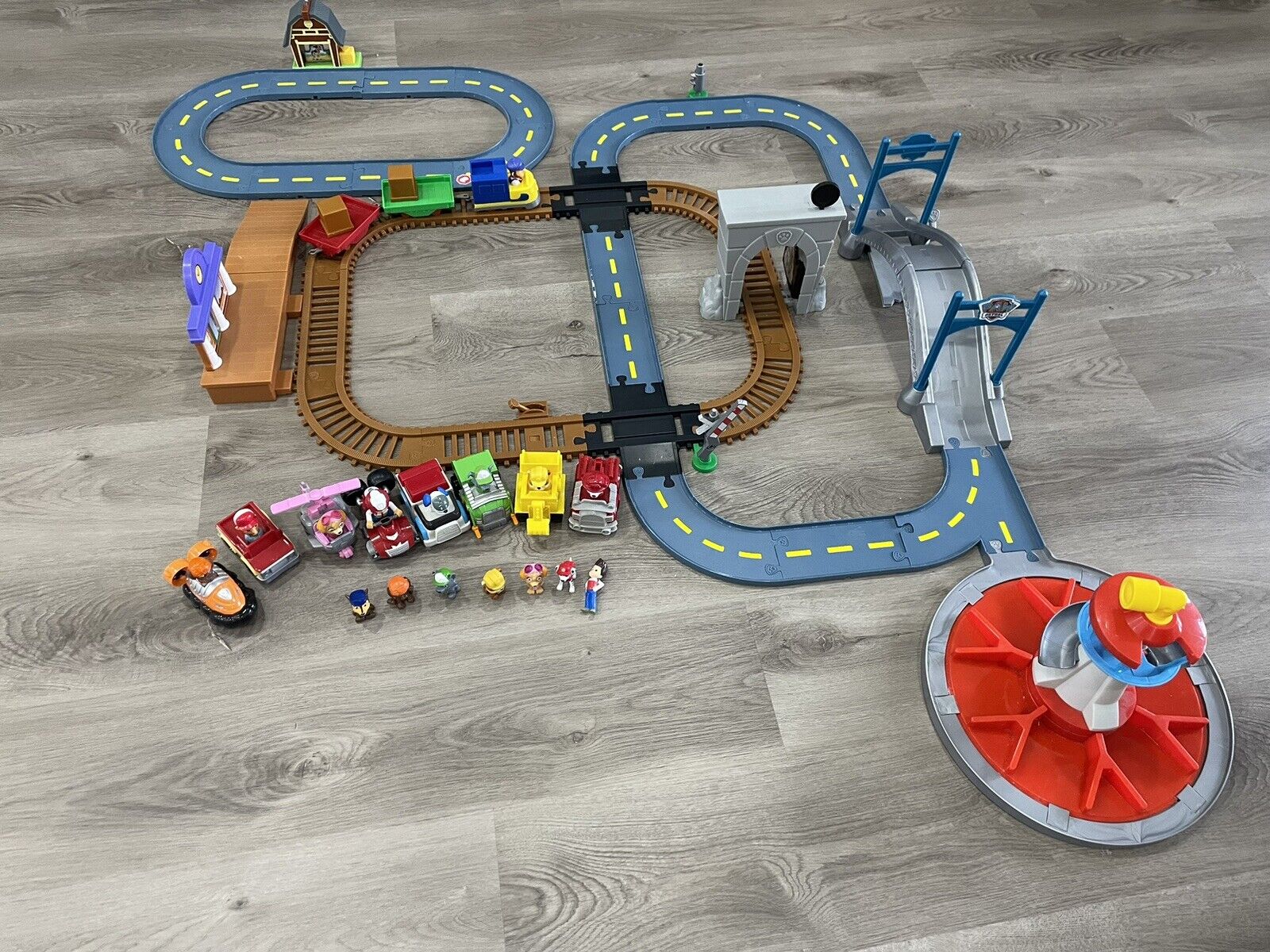 PAW PATROL - On the Track