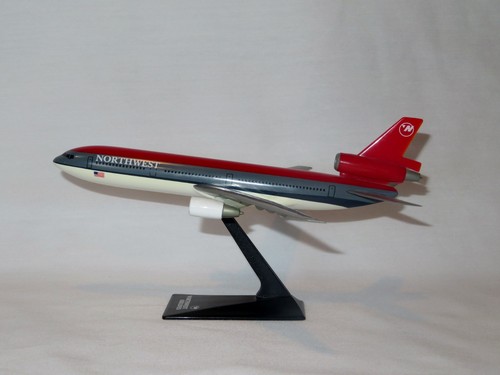 Flight Miniatures Northwest McDonald Douglas DC-10  Model Airplane