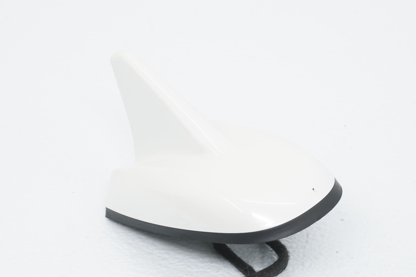2017-2020 MASERATI GHIBLI OEM ROOF MOUNTED SHARK FIN ANTENNA WHITE  670076140