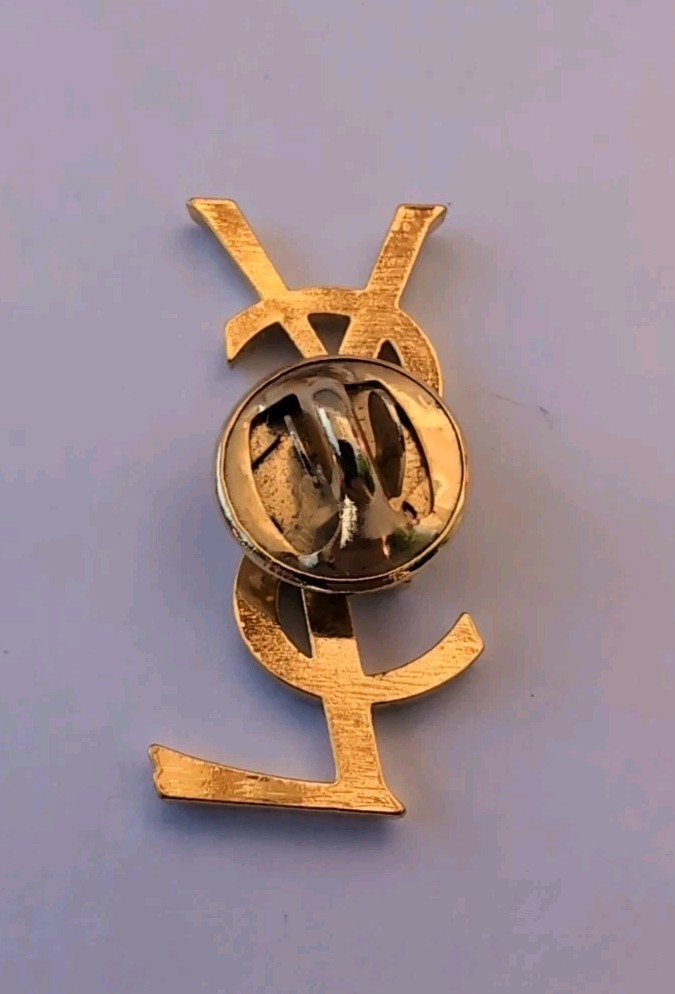 Broche Pin's YSL Monogramme Yves Saint Laurent Métal Doré 