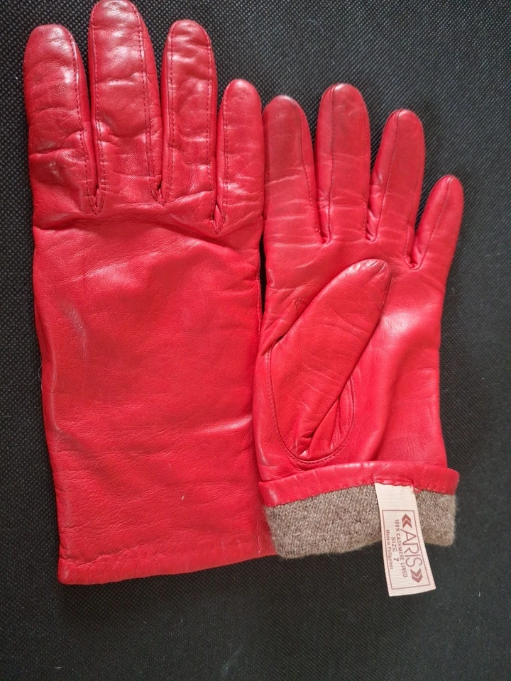 Aris Isotoner Womans Bright Red Supple Leather Gloves 100% Cashmere Lined Size 7 - Image 3 of 4