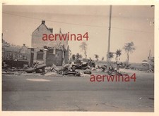 Camion citerne détruit Latil à la station service Péronne France