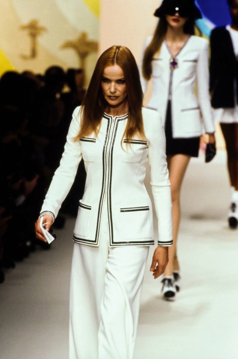 Chanel Vintage S/S 1995 Ivory Ecru Black Gold Zip Tweed 95P Jacket