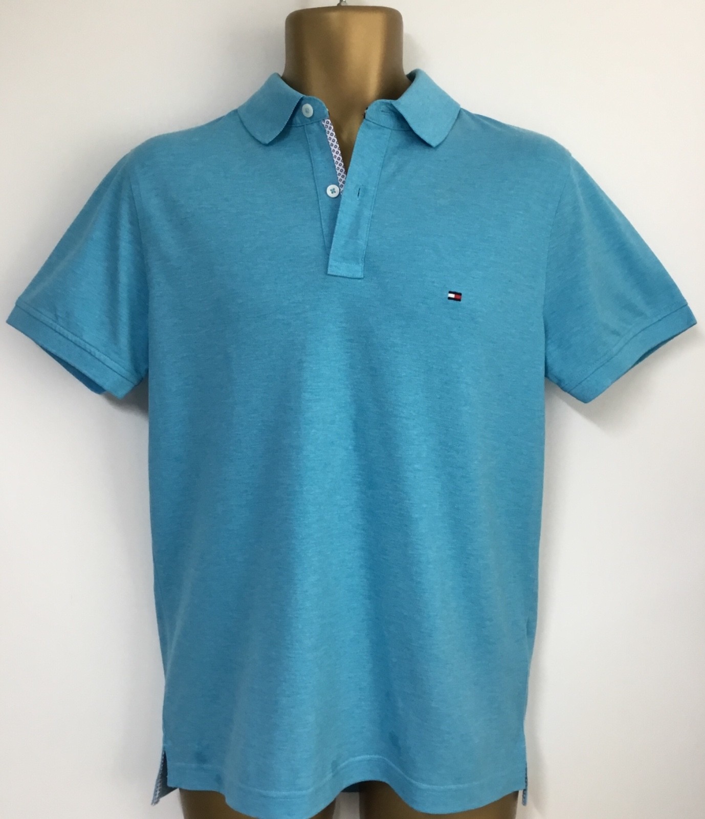 TOMMY HILFIGER SLIM FIT POLO SHIRT- SIZE M RRP 75.00