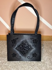 Pochette da sera nera in raso con perline quadrate ricamate fiori