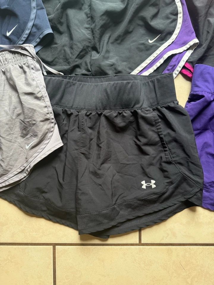 Pantalones cortos Nike y Under Armour para niñas talla pequeña paquete Foto 4 de 4