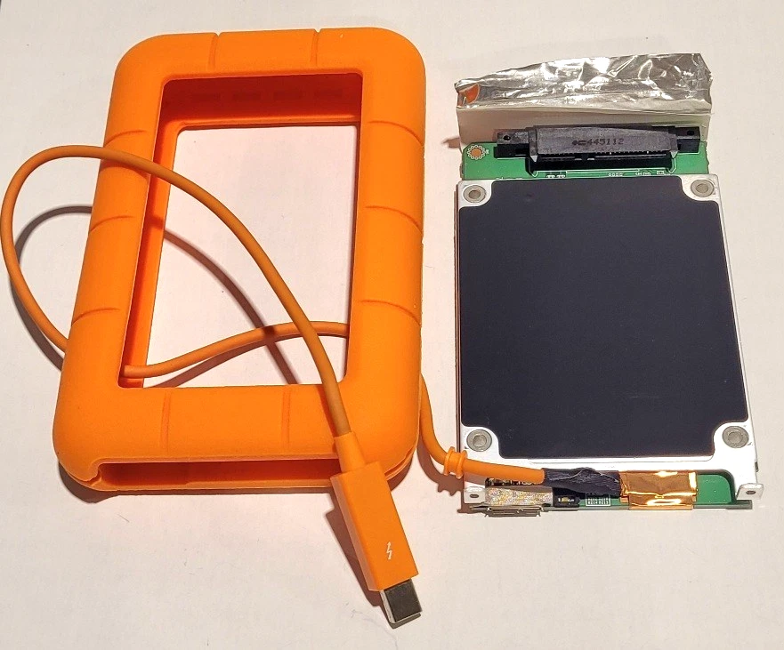 LaCie Rugged Portable THUNDERBOLT und USB 3.0 3 GEHÄUSE für bis zu 2TB SATA 2.5 - Bild 3 von 4