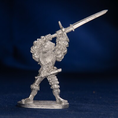 RAL PARTHA Fantasy ELITE FIGHTER WITH TWO HAND SWORD Any RPG D&D 18025