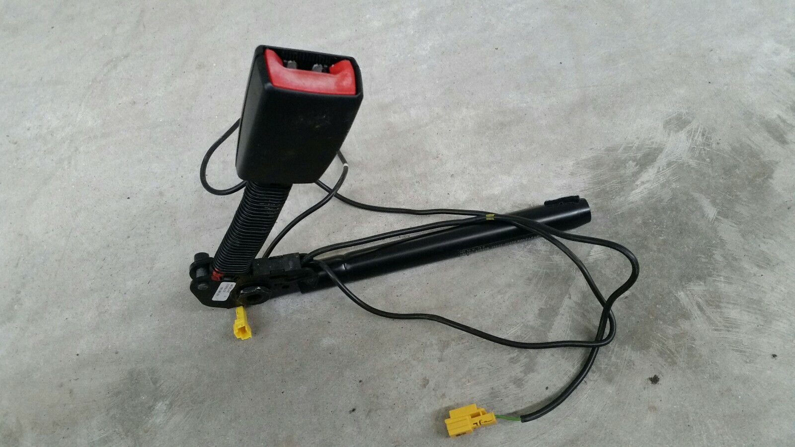 Mercedes W211 E-Class Front Left Seat Belt Seatbelt Buckle 