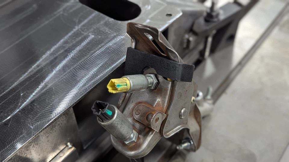 Soporte de pedal de embrague Sugarfoot 2006-2011 Honda Civic. Foto 3 de 4