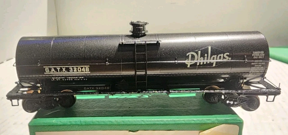 Overland Models HO Scale Brass L.P. Tank Car G.A.T.X. #32048 - Image 3 of 4