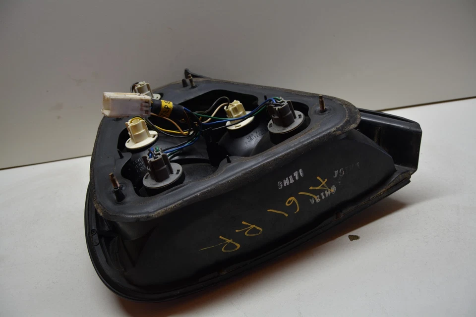 1997-2000 DAEWOO LEGANZA REAR RIGHT PASSENGER SIDE TAILLIGHT LAMP OEM, 166-59034 - image 4 of 4