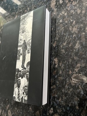 Without Sanctuary : Lynching Photography in America by James