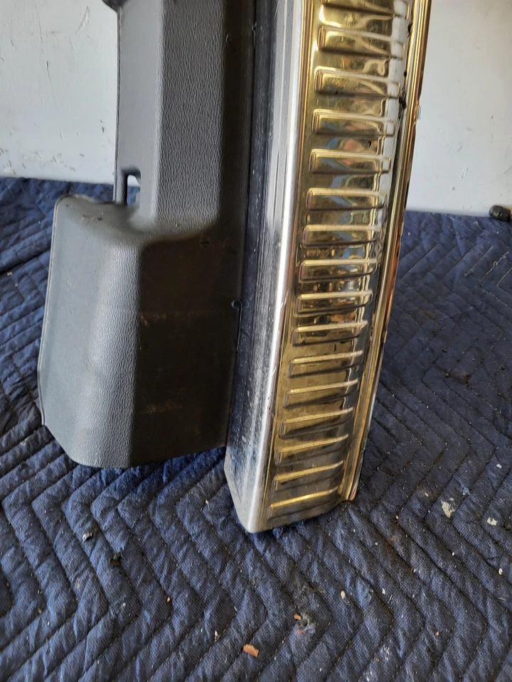 Rear Trunk End Sill Plate Panel Used OEM 2022 AUDI SQ8 20-23 - Image 2 of 4