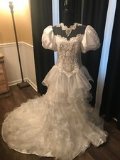 Vintage 1991 White Wedding Gown Size 11/12 P  And Veil