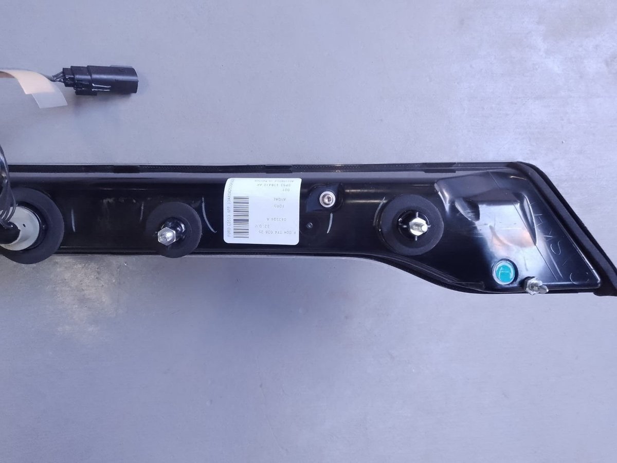 2013 2014 2015 2016 2017 Lincoln MKZ OEM Center LED Tail Light