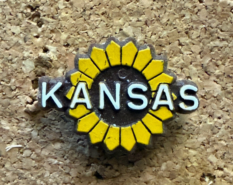 KANSAS - LAPEL PIN - PLASTIC