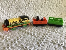 Thomas Train Motorized Trackmaster Animal Party Percy,2 Cargo Cars 1 Panda Fig