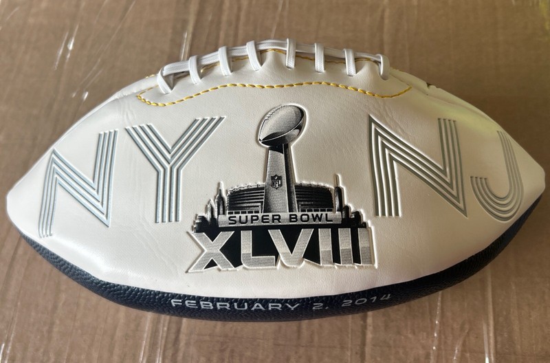 Super Bowl XLVIII 48 2014 Seahawks Broncos NFL Game Ball Collectible Memorabilia