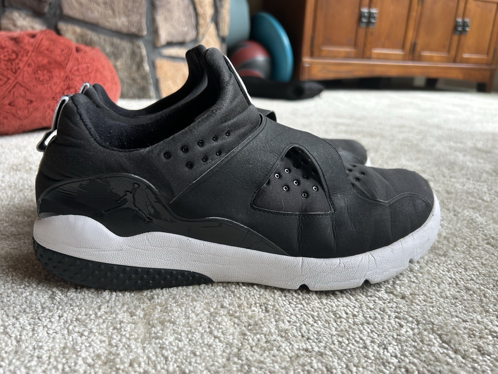 SAOLA Jordan Trainer Essential taglia 9 5 MAI INDOSSATO FUORI