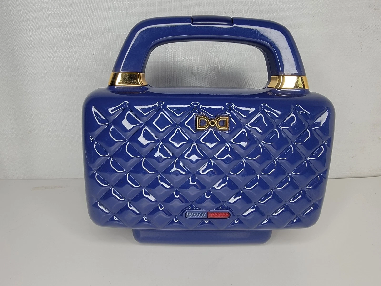 Kitchen Couture by Dash Purse Sandwich Press Maker Nonstick MERLOT DKCS100BU
