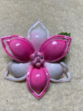 Vintage Enamel Pink Trillium Flower brooch-pin