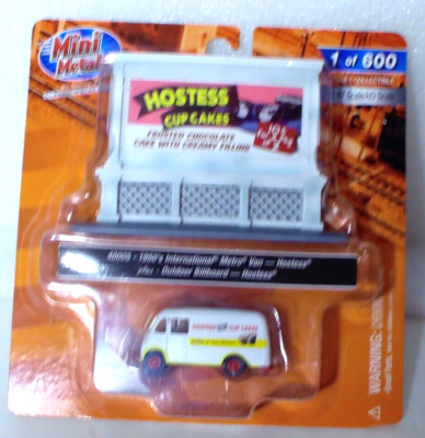 Classic Metal Works Hostess Cupcakes Billboard and International Metro Van 1:87