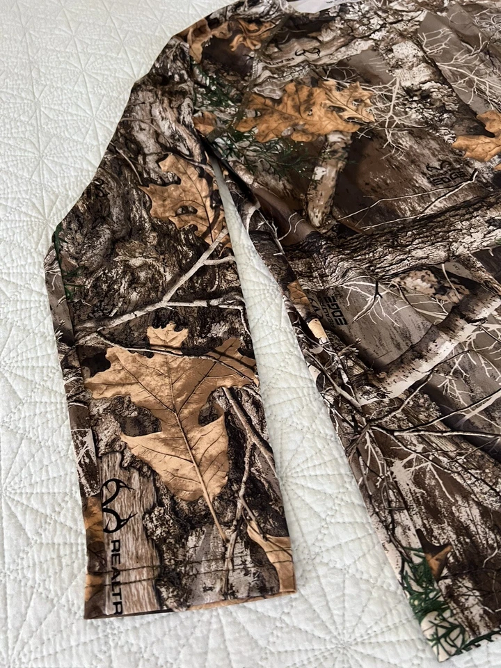 Realtree Edge Men’s Camo Large Long Sleeve Spandex Shirt - Image 3 of 4